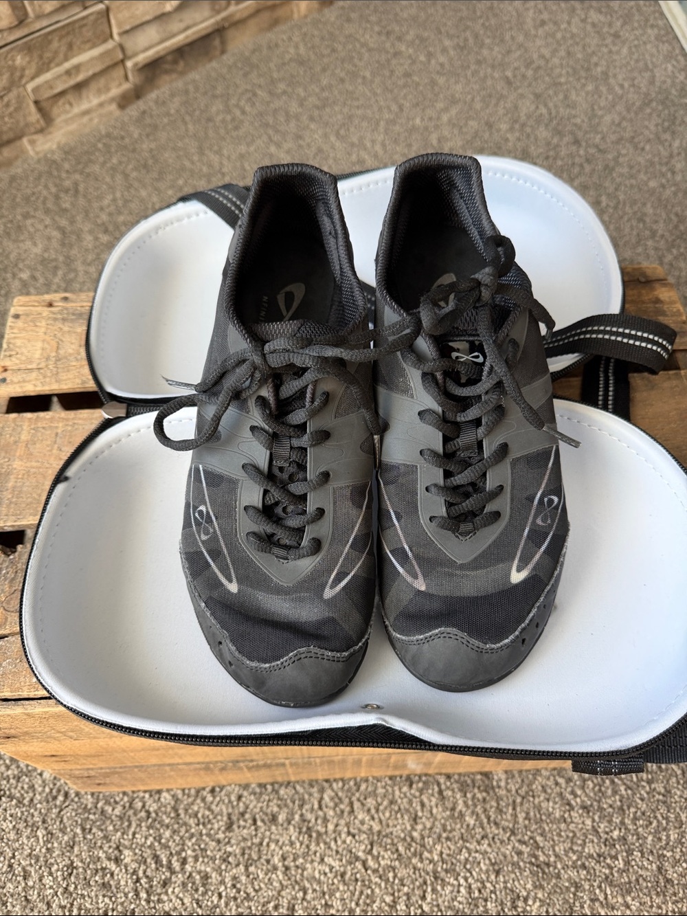 NFINITY VENGEANCE Black Cheer Shoe Adult Size 10 With Carrying Case